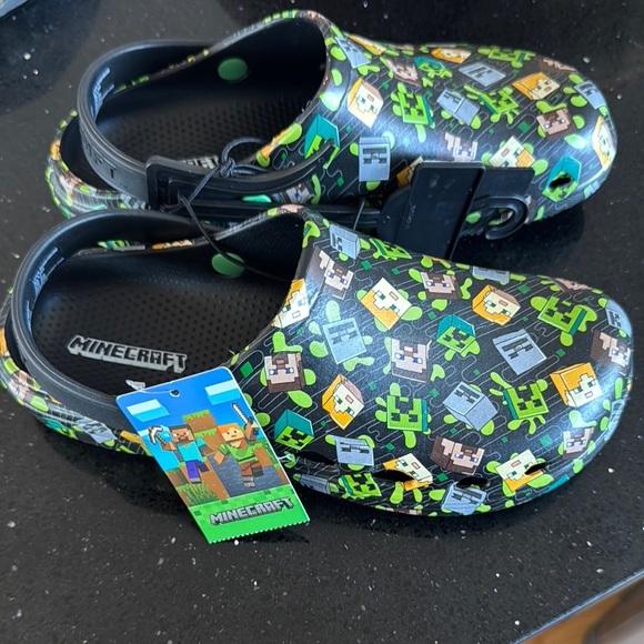 Minecraft Kids Clogs - Black and Green size 5 - Picture 1 of 7